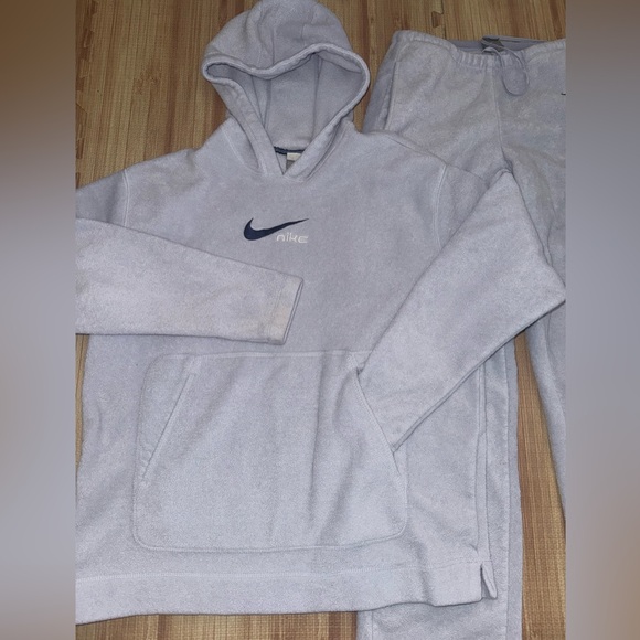 Nike women’s Gray Hoodie and Sweatpants Set - Picture 2 of 5